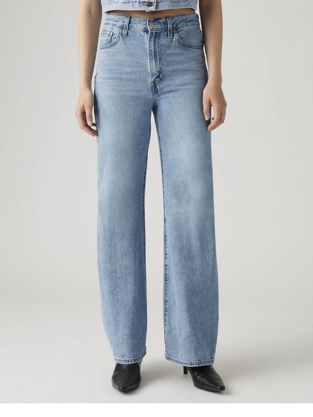 Levi’s Ribcage Wide Leg Jeans Light Wash Size 32x32 High Rise (Far and Wide)